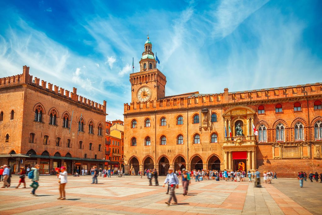 Piazza Maggiore in het oude stadsdeel van Bologna, Italië.