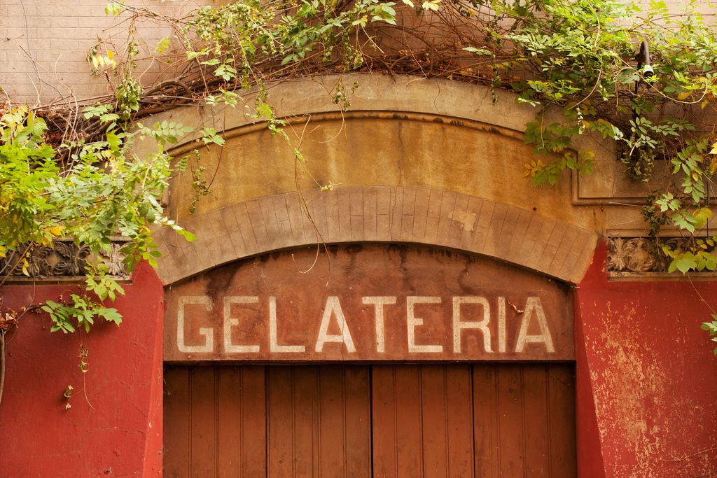 Ingang van een gelateria in Bologna.